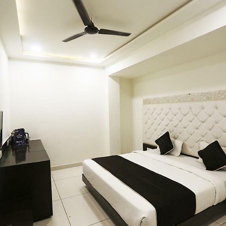 Oyo 18422 Central Grand Belanganj Dış mekan fotoğraf