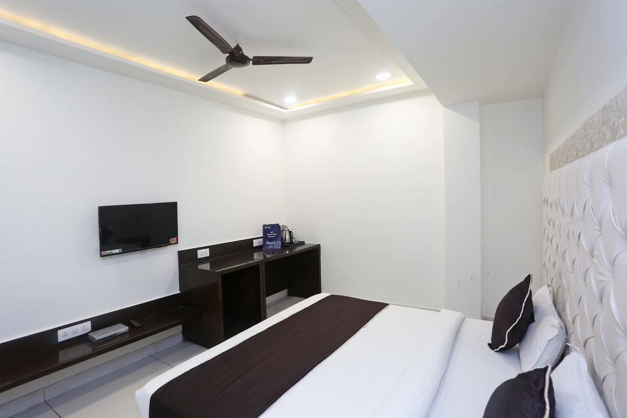 Oyo 18422 Central Grand Belanganj Dış mekan fotoğraf
