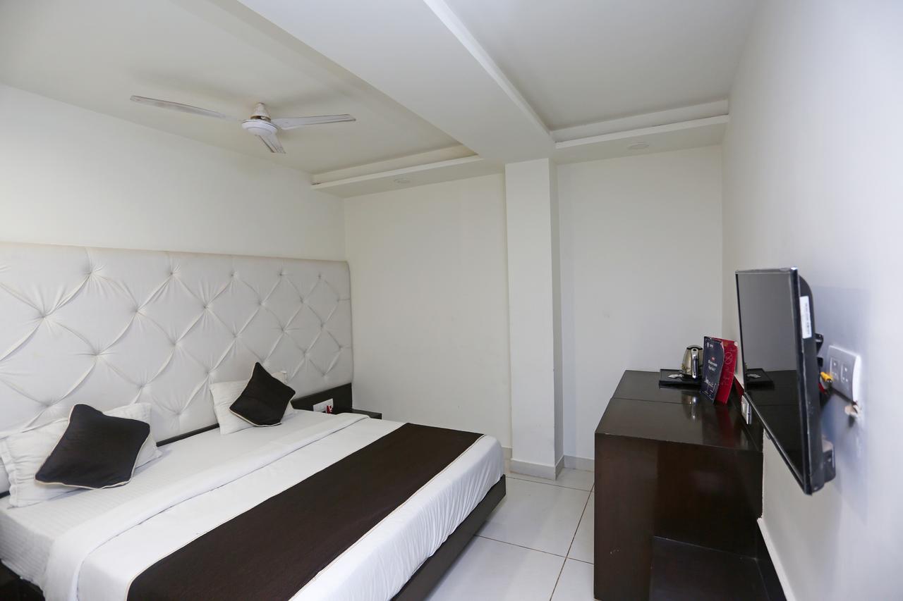Oyo 18422 Central Grand Belanganj Dış mekan fotoğraf