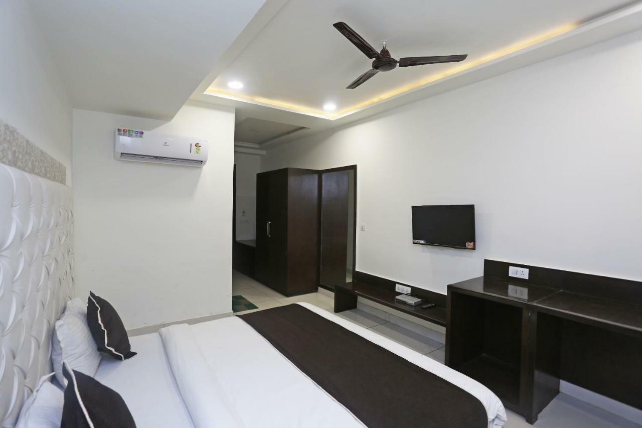 Oyo 18422 Central Grand Belanganj Dış mekan fotoğraf